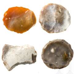 Vier Schaber aus Flint, Dänemark, Neolithikum, 4. - 3. Jahrtausend vor Christus