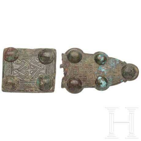 Merowingischer Gürtelbeschlag, Bronze, 6. Jahrhundert - photo 1