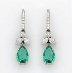 Paar elegante Ohrgehänge mit Sambia-Smaragden