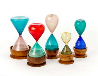 Lot of five bicolor hourglasses of different sizes and designs