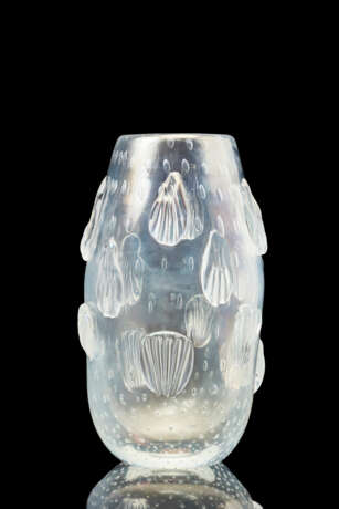 Avem. Vase with application of shell-shaped decorations - photo 2