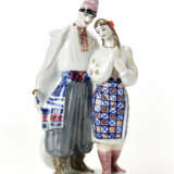 Manifattura russa. Sculpture depicting a couple in traditional clothes - Foto 1
