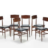 Lot of six chairs with wooden structure and seat in black fake leather - фото 1