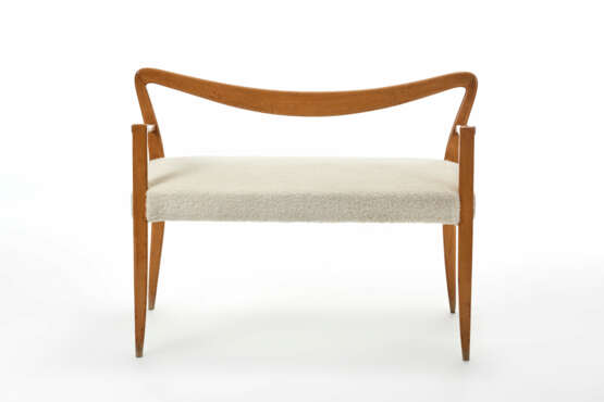 Bench in solid light wood with padded seat covered in wool - photo 1