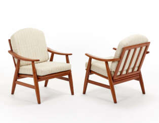 Pair of armchairs with solid wood structure and removable padded cushions covered in créme fabric