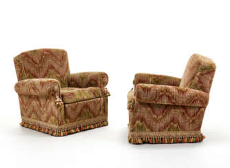 Pair of armchairs with removable cushions covered in flamed fabric, fringed trimmings