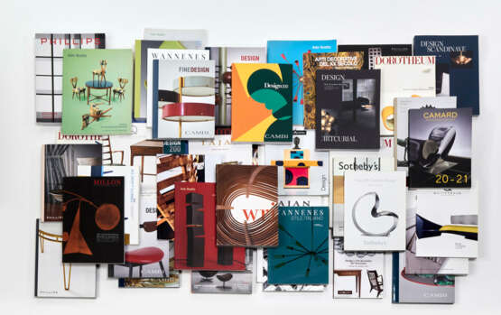 Lot consisting of fifty auction catalogs of 20th century design and decorative arts - Foto 1