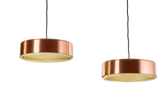Pair of suspension lamps with diffuser element in opal methacrylate lamellas and structure in copper treated aluminum - photo 1