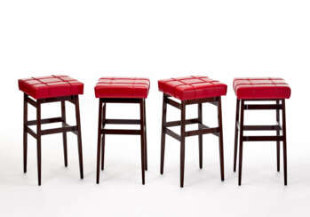 Lot of four stools 