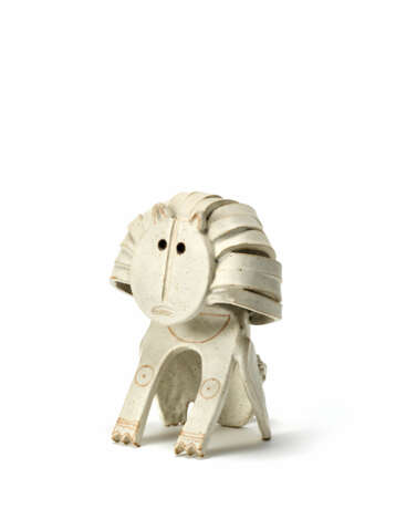 Bruno Gambone. LeoneSculpture depicting a sad seated lion - photo 1