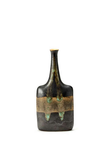 Bruno Gambone. Bottle vase with flattened body and narrow neck - photo 1