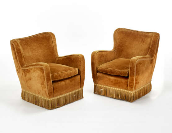 Pair of armchairs with solid wood structure, truncated cone legs upholstered in mustard-colored velvet - фото 1
