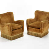 Pair of armchairs with solid wood structure, truncated cone legs upholstered in mustard-colored velvet - фото 1