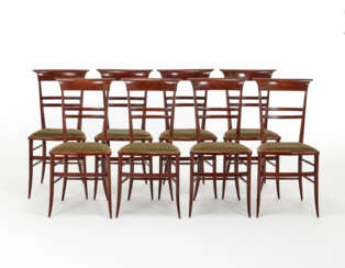 Lot consisting of eight "chiavarine" chairs with solid mahogany wood structure, padded seat covered in green velvet