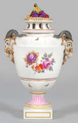 Potpourri-vase with flowers decor