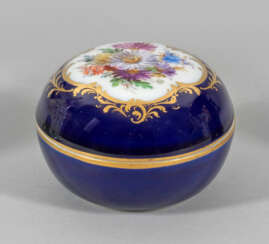 Small lidded box with floral decoration
