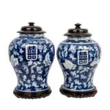 Paar blau-weisse Balustervasen aus Porzellan. CHINA. - photo 3