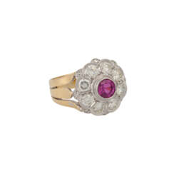 Ring mit pinkfarbenem Saphir und Diamanten von zusammen ca. 1,6 ct,