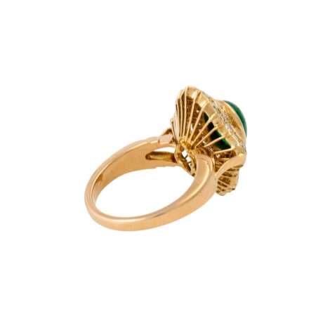 Ring mit Smaragd und Brillanten von zusammen ca. 1,0 ct, - Foto 3