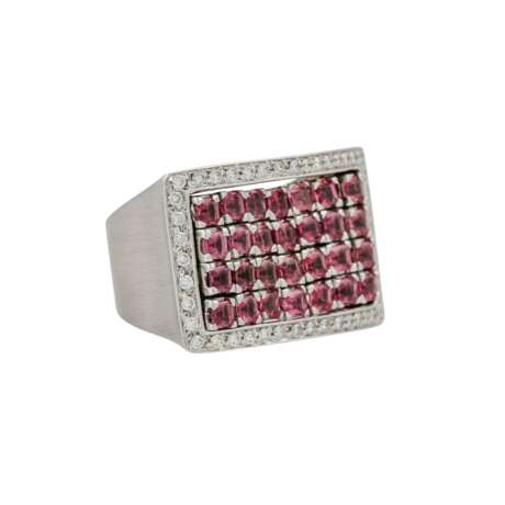 Ring mit rosafarbenen Turmalinen zusammen ca. 2,8 ct und Brillanten zusammen ca. 0,45 ct, - Foto 1