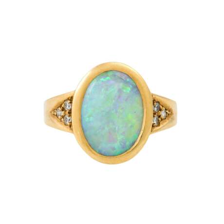 Ring mit Opal und kleinen Brillanten, - photo 2