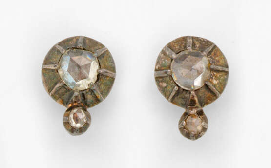Paar Ohrringe mit Diamantrosen - photo 1