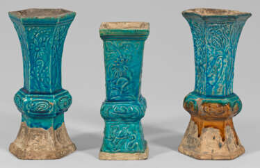 Drei Altarvasen in Gu-Form