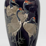 Japanische Closonné-Vase mit Kranichdekor - Foto 1