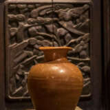 A BROWN-GLAZED JAR EASTERN WEI DYNASTY (386-534) - Foto 1