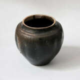 A BLACK-GLAZED JAR YAO ZHOU YAO SONG DYNASTY (960-1279) - photo 2