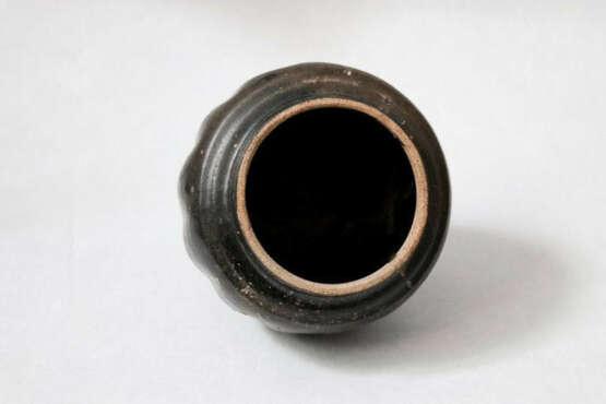 A BLACK-GLAZED JAR YAO ZHOU YAO SONG DYNASTY (960-1279) - photo 4