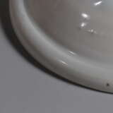 A WHITE-GLAZED CUP XING YAO TANG DYNASTY (618-907) - photo 5