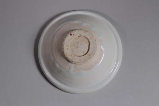 A WHITE-GLAZED CUP XING YAO TANG DYNASTY (618-907) - photo 6