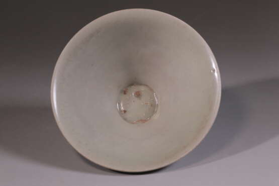 A GREEN-GLAZED CUP YAOZHOU YAO SONG DYNASTY (960-1279) - photo 4