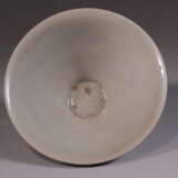 A GREEN-GLAZED CUP YAOZHOU YAO SONG DYNASTY (960-1279) - photo 4