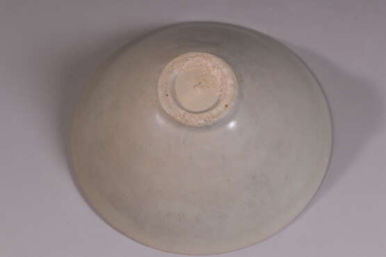 A GREEN-GLAZED CUP YAOZHOU YAO SONG DYNASTY (960-1279) - photo 5