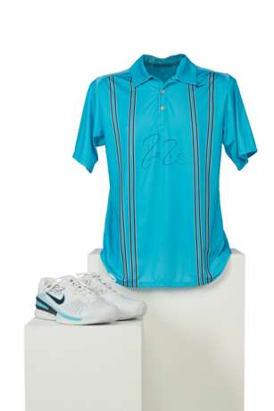 ROGER FEDERER'S TOURNAMENT SHIRT AND SNEAKERS - photo 1