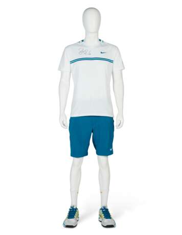 ROGER FEDERER'S TOURNAMENT OUTFIT AND SNEAKERS - photo 1
