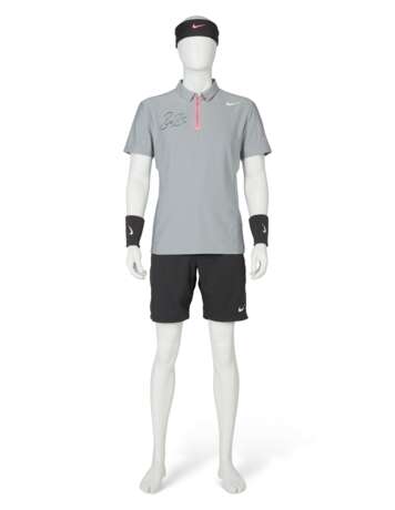 ROGER FEDERER'S TOURNAMENT NIGHT MATCH OUTFIT - photo 1