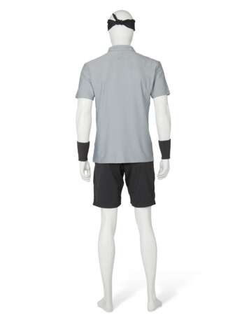 ROGER FEDERER'S TOURNAMENT NIGHT MATCH OUTFIT - photo 3