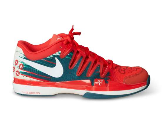 ROGER FEDERER'S TOURNAMENT SNEAKERS - photo 2