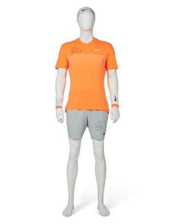 ROGER FEDERER'S CHAMPION OUTFIT - photo 1