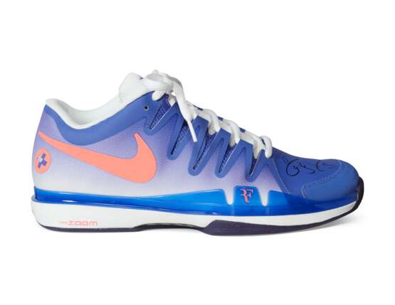 ROGER FEDERER'S TOURNAMENT SNEAKERS - photo 1