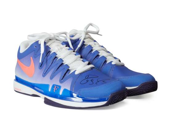 ROGER FEDERER'S TOURNAMENT SNEAKERS - photo 2