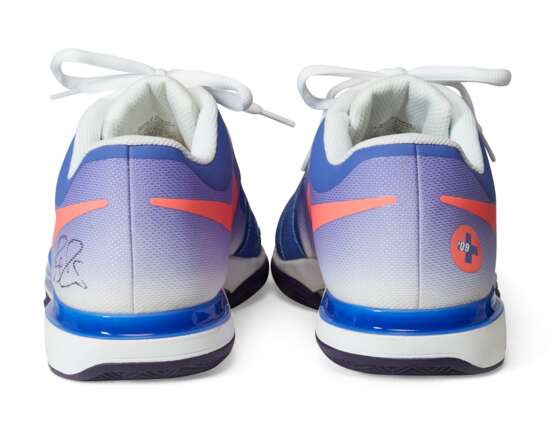 ROGER FEDERER'S TOURNAMENT SNEAKERS - photo 3