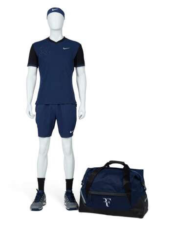 ROGER FEDERER'S TOURNAMENT OUTFIT AND BAG - photo 1