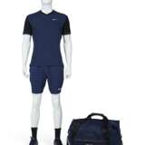 ROGER FEDERER'S TOURNAMENT OUTFIT AND BAG - photo 1