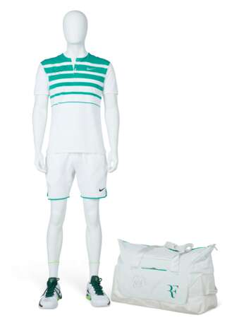 ROGER FEDERER'S TOURNAMENT OUTFIT AND BAG - photo 1