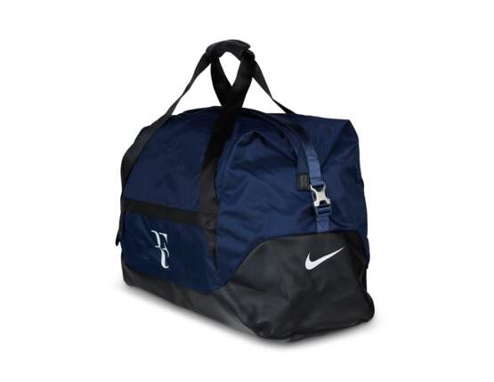 ROGER FEDERER'S TOURNAMENT OUTFIT AND BAG - photo 5