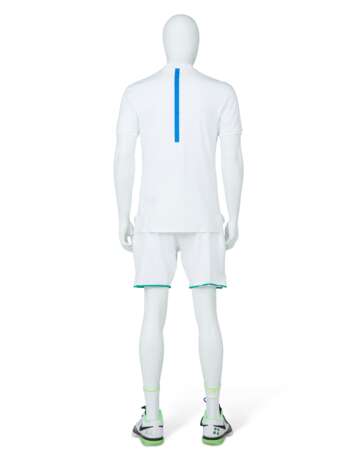 ROGER FEDERER'S TOURNAMENT OUTFIT AND BAG - photo 3